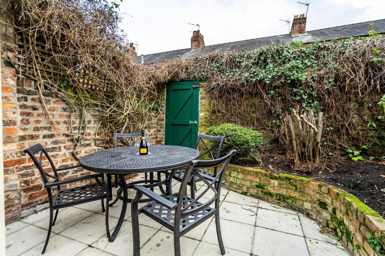 7 St John'S Crescent Villa York Luaran gambar